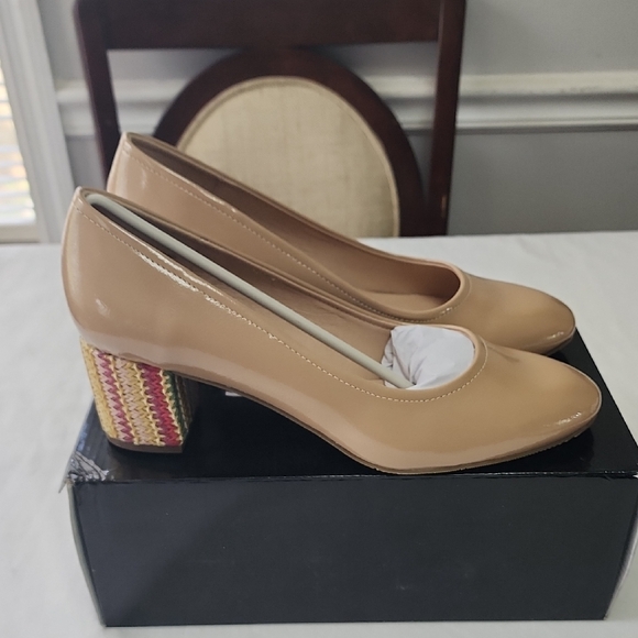 NWOT. Masseys Daphne Elegant Tan Block Heel Pumps Size 11W - Picture 1 of 8